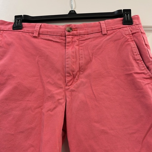 Vineyard Vines men’s Pink Flat Front Shorts - Picture 2 of 6